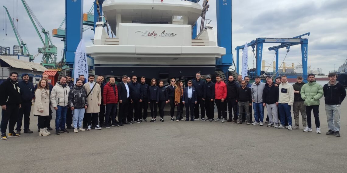 Lady Luna Mavi Yolculuğa Hazır