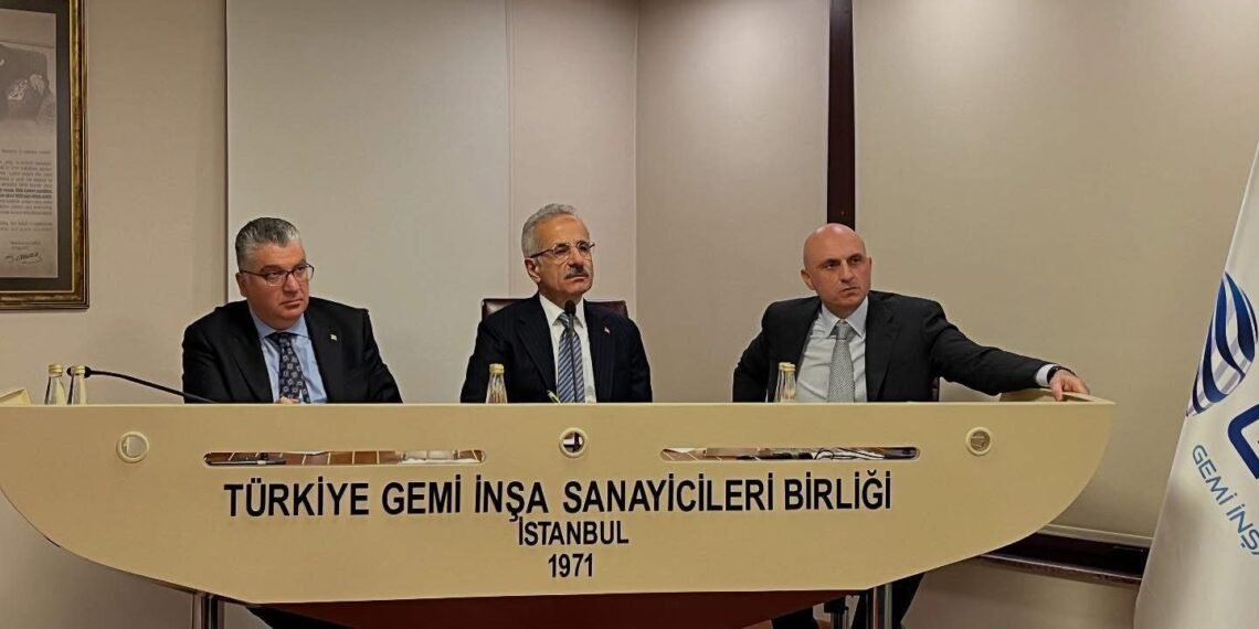 Bakan Uraloğlu, GİSBİR’i ziyaret etti: Gemi inşada yerlilik hedefi yükseliyor
