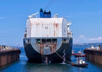 Beşiktaş Tersanesi, yeni 85.000 TLC yüzer havuzunda ilk gemiyi ağırladı