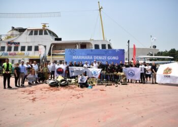 Dalgıçlar Tuzla’dan çağrı yaptı: “Deniz temiz kalsın, balıklar nefes alsın”