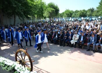 Piri Reis Üniversitesi mezunlarını uğurladı