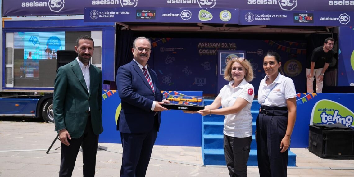 ASELSAN Tekno Macera Tırı Van’da çocuklarla buluştu