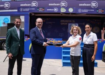 ASELSAN Tekno Macera Tırı Van’da çocuklarla buluştu