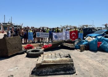 QTerminals Antalya’dan balıkçı barınağı temizliğine destek