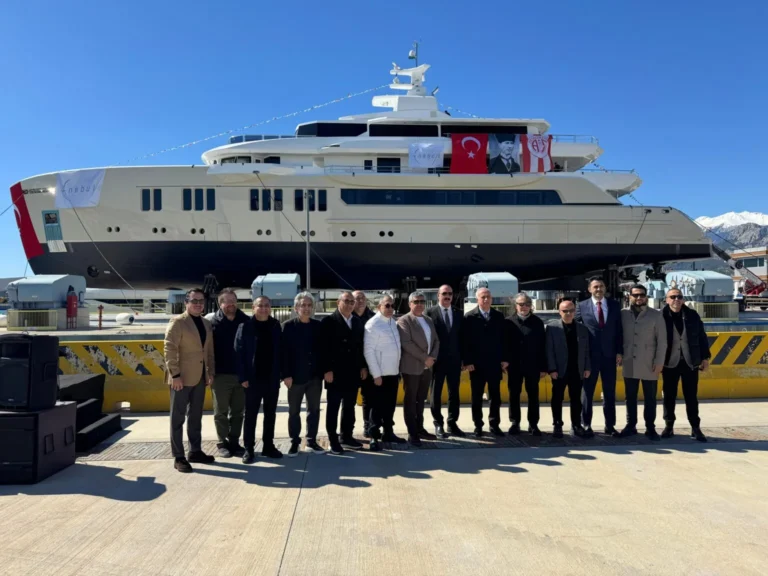 Nebula Yacht’ın ‘Amanda’ süper yatı denize indirildi