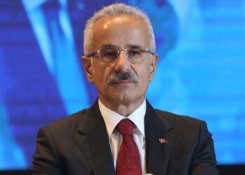 Hürmüz Boğazı’nda 14 Türk Sahipli Gemi Bekliyor