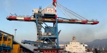 OYAK Denizcilik’ten İsdemir Limanı’na yapay zeka destekli vinç yatırımı