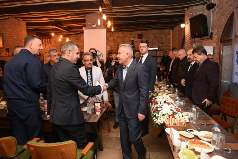 Denizcilik Camiası ve Protokol Aliağa DTO İftarında Buluştu