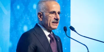 Bakan Uraloğlu: Hürmüz Boğazı’nda 15 Türk sahipli gemi beklemede