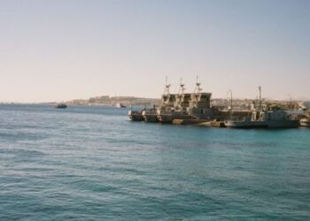 Hürmüz Boğazı’nda armatörlere uyarı: Savaş riski teminatı kalktı, trafik yavaşladı