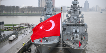 TCG Anadolu Rotterdam’da Türk Savunma Sanayisi Fuarı Düzenledi