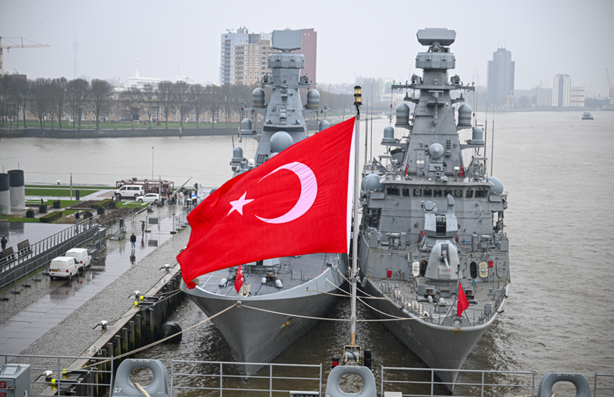 TCG Anadolu Rotterdam’da Türk Savunma Sanayisi Fuarı Düzenledi