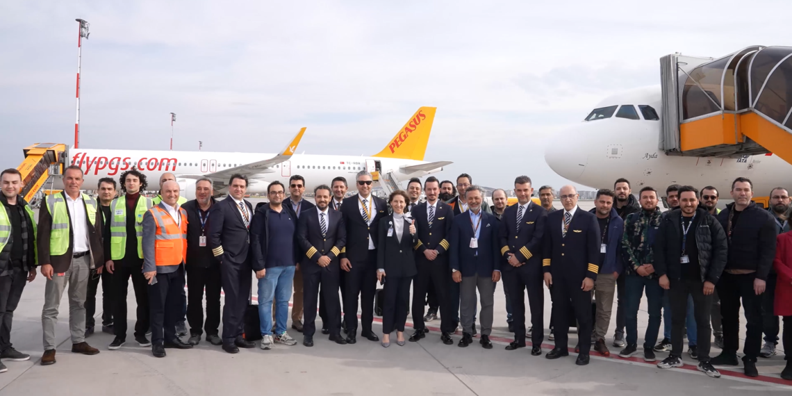 İran’da mahsur kalan Pegasus Uçağı 52 gün sonra Sabiha Gökçen’de alkışlarla karşılandı