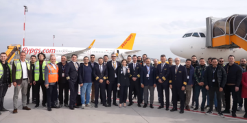 İran’da mahsur kalan Pegasus Uçağı 52 gün sonra Sabiha Gökçen’de alkışlarla karşılandı