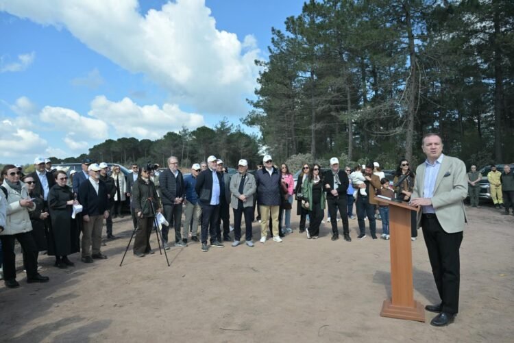 İMEAK Deniz Ticaret Odası’nın düzenlediği Denizcilik Hatıra Ormanı etkinliğinde 22 bin fidan dikildi. Sektör temsilcileri geniş katılım gösterdi.