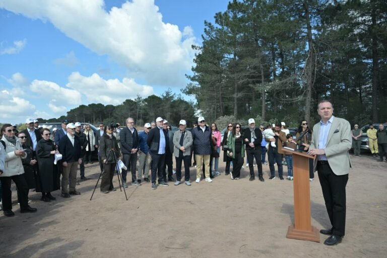 İMEAK Deniz Ticaret Odası’nın düzenlediği Denizcilik Hatıra Ormanı etkinliğinde 22 bin fidan dikildi. Sektör temsilcileri geniş katılım gösterdi.