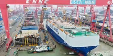 Çin, Dev Araç Taşıma Gemisini Hizmete Sundu