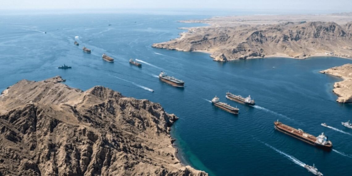 Uluslararası Denizcilik Odası (BIMCO), bölgedeki kaosu fırsata çeviren dolandırıcıların e-posta yoluyla gemilerden para talep ettiğini duyurdu. Sektör yetkilileri, sahte resmî kimliklerle yapılan bu girişimlere karşı dikkatli olunması çağrısında bulundu.