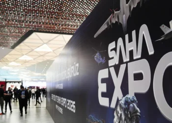Türkiye’nin savunma, havacılık ve uzay sanayindeki yükselen gücünü tüm dünyaya gösterecek olan SAHA 2026 Uluslararası Savunma ve Havacılık Fuarı, 5-9 Mayıs 2026'da İstanbul’da kapılarını açıyor. Bu yılki edisyon, önceki fuarlara göre hem ölçek hem de katılım rekorlarıyla dikkat çekiyor.