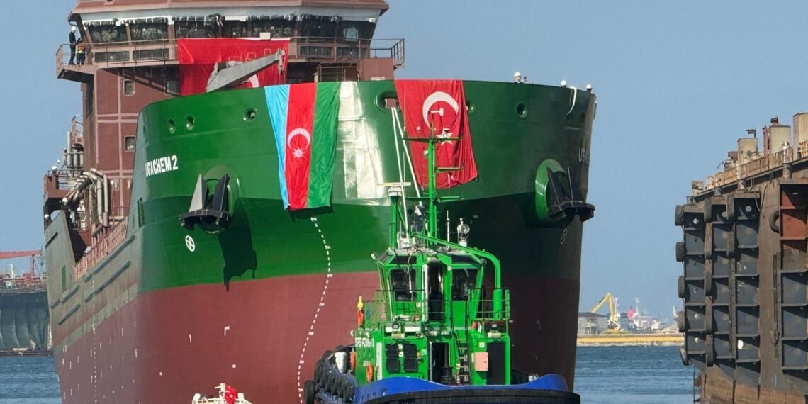 Gisan Tersanesi, Albros Denizcilik ile gerçekleştirdiği proje kapsamında NB-72 inşa numaralı 6.000 DWT kapasiteli paslanmaz kimyasal tankerin denize indirme işlemini başarıyla tamamladı.