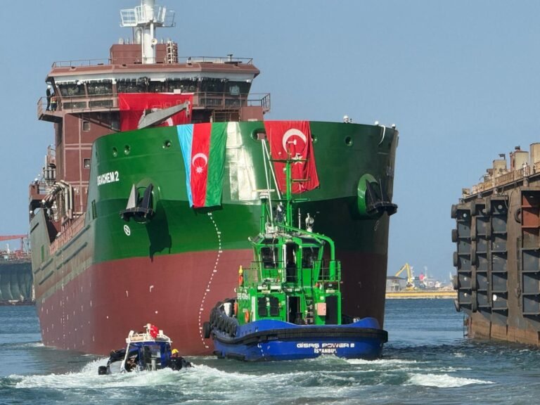 Gisan Tersanesi, Albros Denizcilik ile gerçekleştirdiği proje kapsamında NB-72 inşa numaralı 6.000 DWT kapasiteli paslanmaz kimyasal tankerin denize indirme işlemini başarıyla tamamladı.