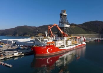Yıldırım Derin Deniz Sondaj Gemisi Filyos’tan Ayrıldı: Karadeniz’de İlk Görev Başlıyor