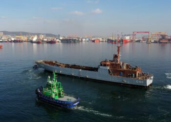 Anadolu Tersanesi Yeni Tip Çıkarma Gemisi Ç-160’ı Deniz Kuvvetleri’ne Teslim Etti