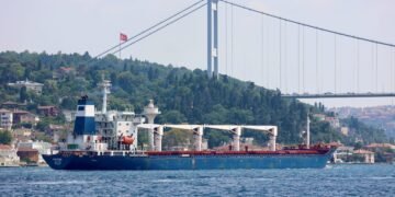 İstanbul ve Çanakkale Boğazı gemi geçiş ücretlerine yüzde 15 zam bekleniyor