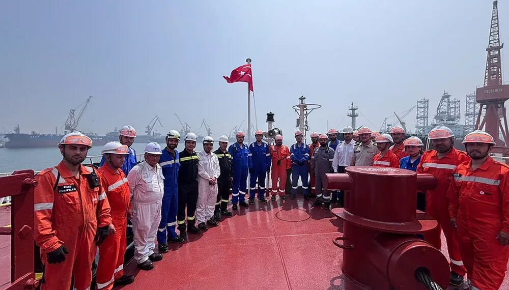 DİTAŞ’ın yeni LR2 tankeri ‘T. Riva’ Türk bayrağı çekti