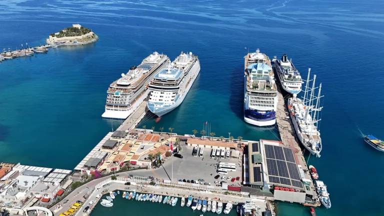 Kruvaziyer turizminde ilk yarı rekoru: 756 bin yolcu