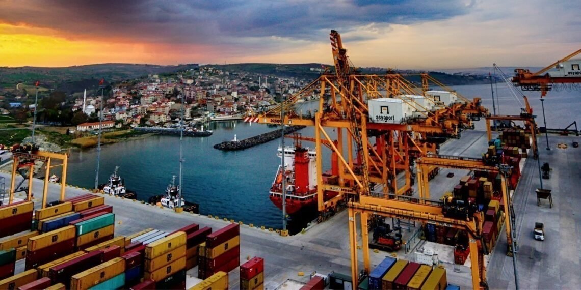 Asyaport’ta tek gemide 22 bin 896 TEU ile Türkiye rekoru