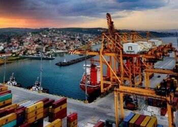 Asyaport’ta tek gemide 22 bin 896 TEU ile Türkiye rekoru