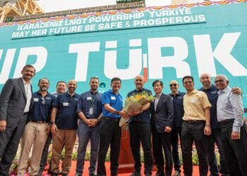 Karpowership sekiz yılda yedi LNG terminal gemisini filosuna kattı