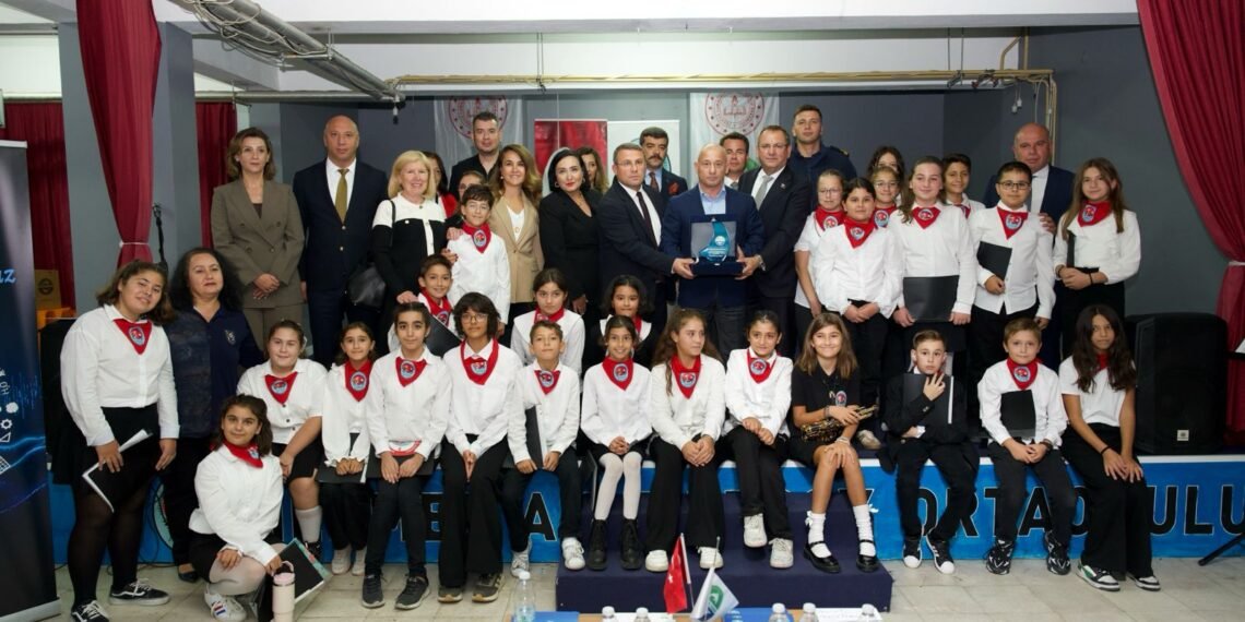 ‘’Ayvalık’ta Maviyi Kodluyoruz” projesi ile çevre eğitimleri teknolojiyle buluştu