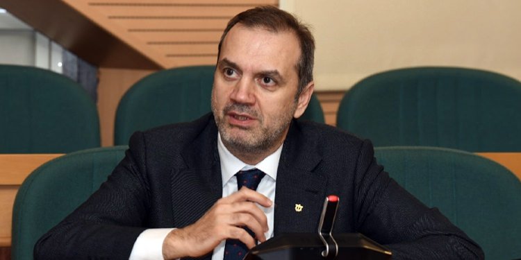 TAMER KIRAN: YABANCI BAYRAK BİR VAR OLMA MESELESİDİR