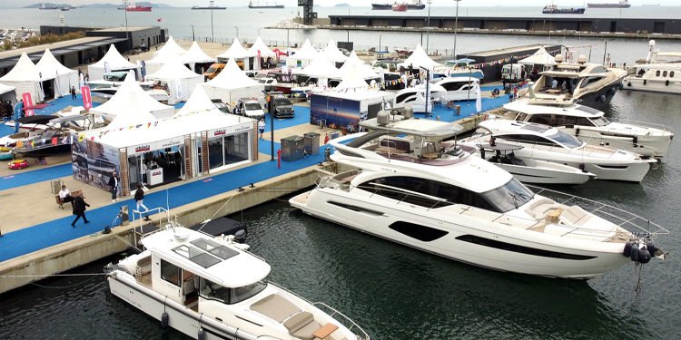 CNR AVRASYA BOAT SHOW DENİZDE, MİLYONLUK TEKNELERE EV SAHİPLİĞİ YAPTI