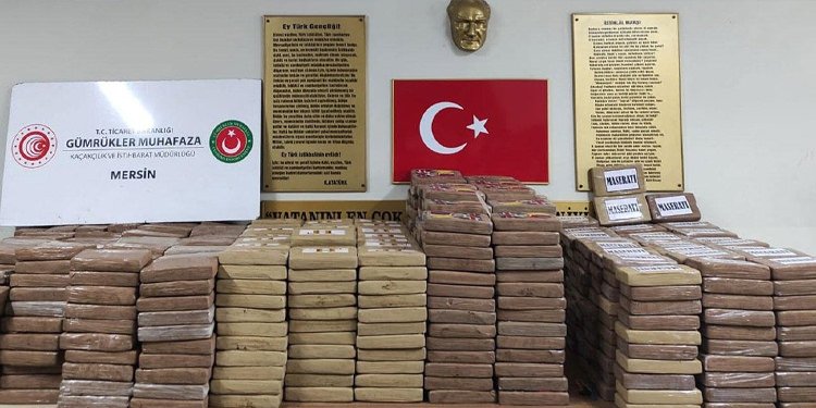 MERSİN LİMANI’NDAKİ GEMİDE 1 TON KOKAİN YAKALANDI