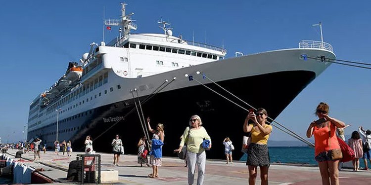 THE FIRST CRUISE BERTHS TO THE PORT AFTER 16 MONTHS