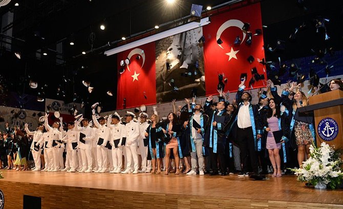 PİRİ REİS ÜNİVERSİTESİ MEZUNİYET TÖRENİ GERÇEKLEŞTİ