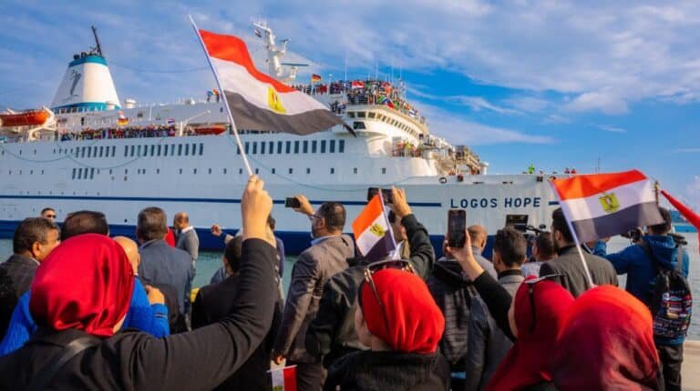 DÜNYANIN EN BÜYÜK YÜZEN KİTAP FUARI LOGOS HOPE, PORT SAID’DE