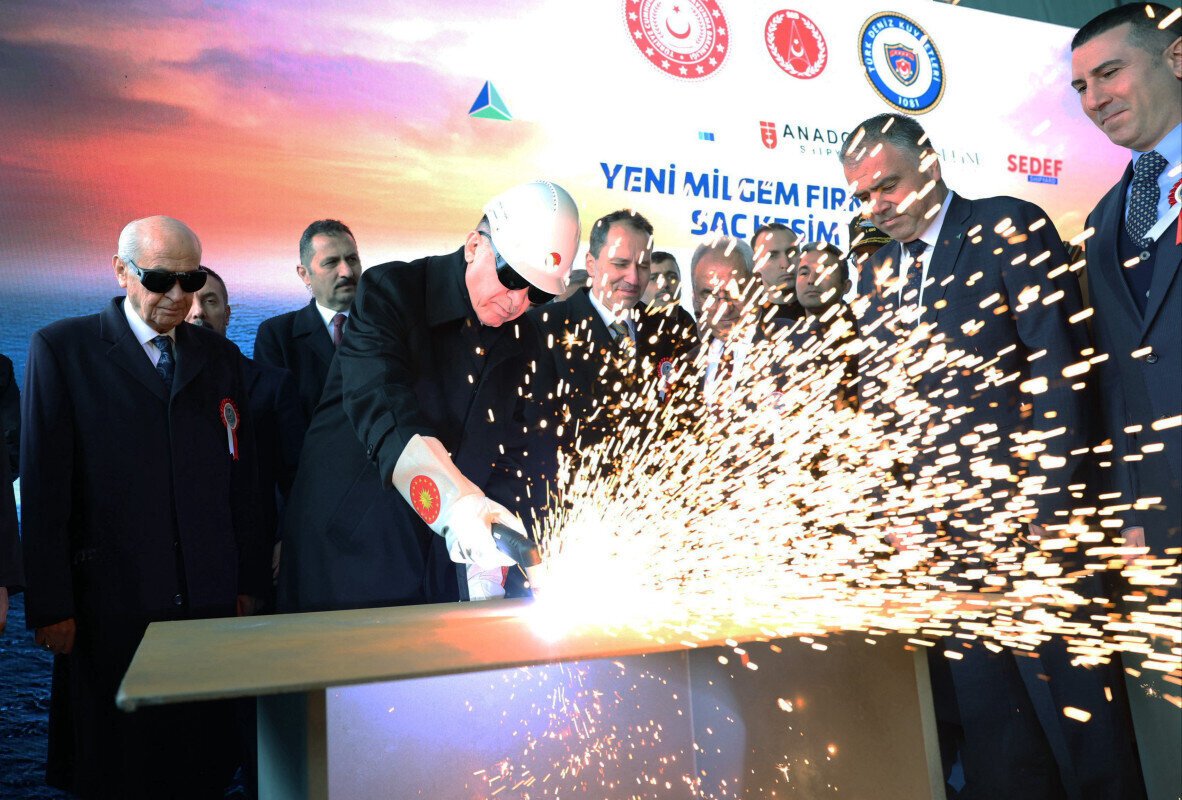 MİLGEM’DE 3 YENİ FIRKATEYN İÇİN İMZALAR ATILDI