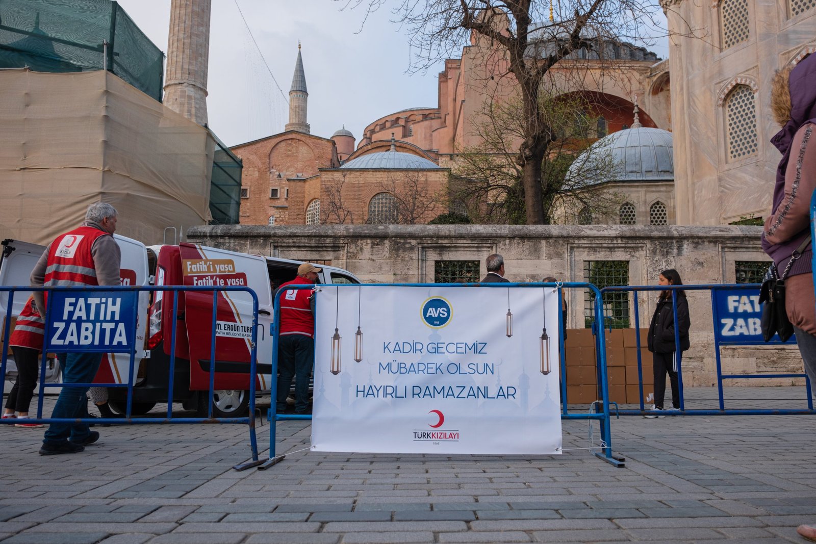 AVS’DEN GELENEKSELLEŞEN İFTAR YEMEĞİ YERİNE KIZILAY’A BAĞIŞ
