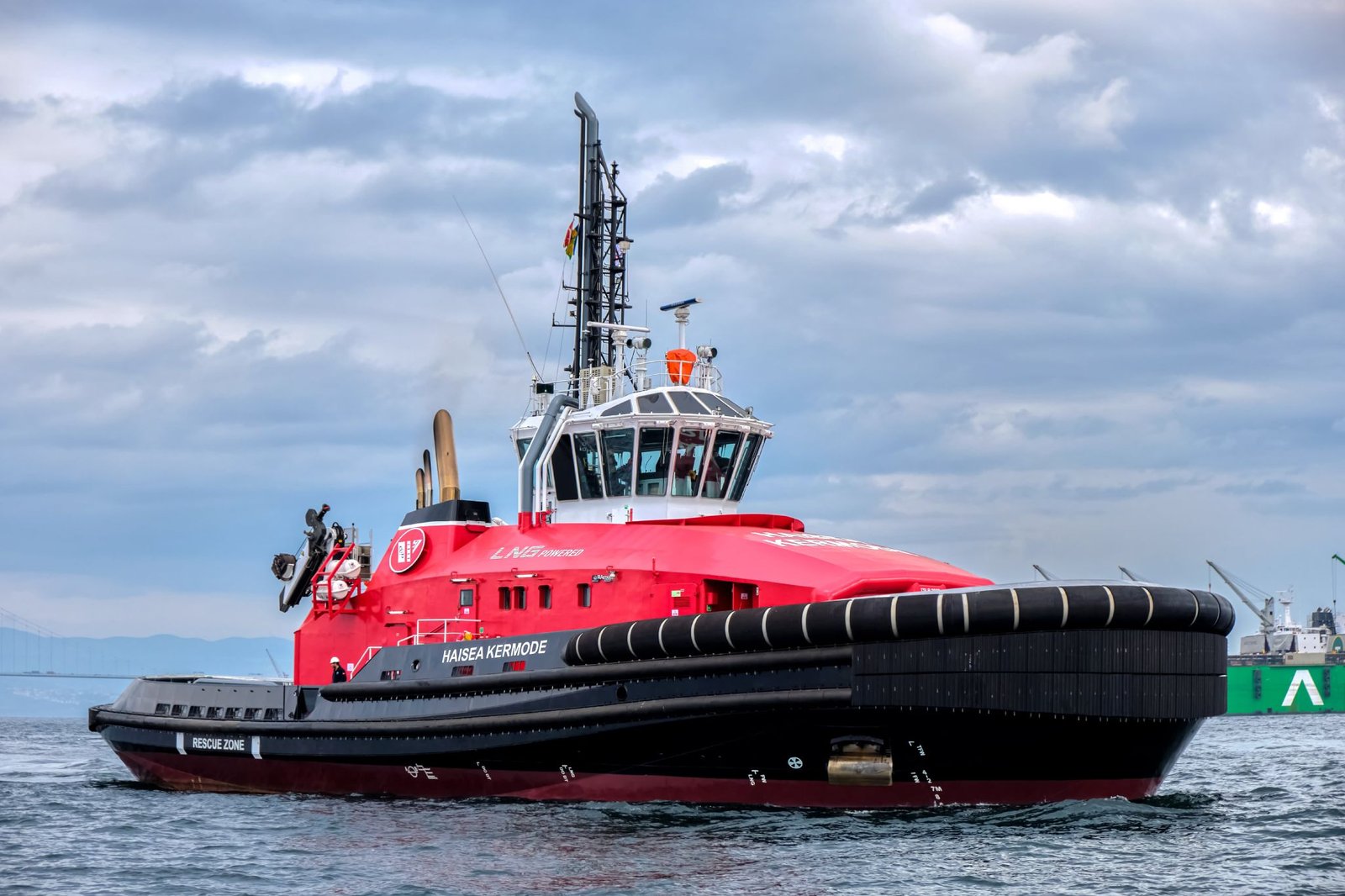 SANMAR DELIVERS CANADA’S FIRST LNG-POWERED TUGBOAT