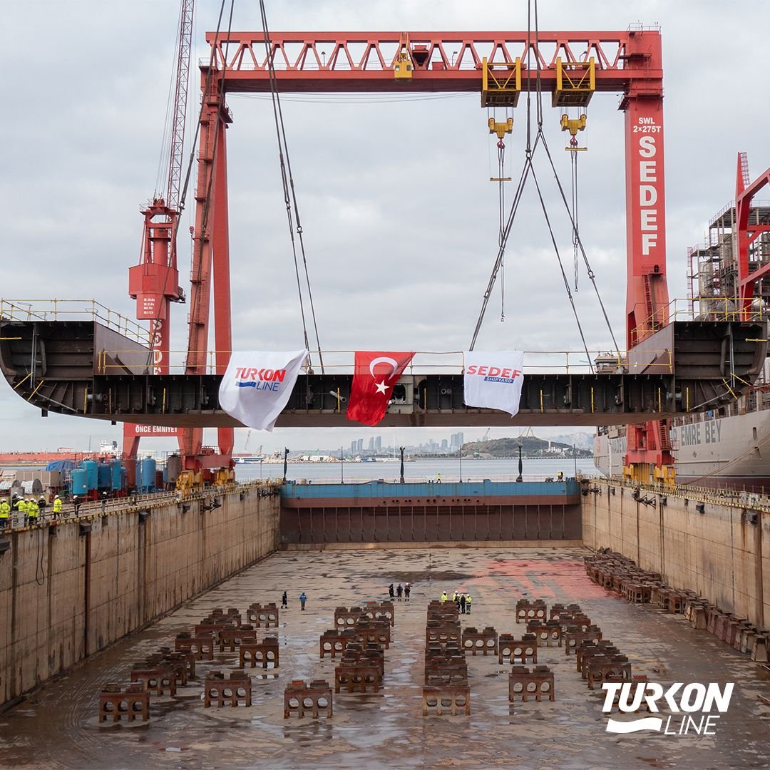 Turkon Line’ınn çevre dostu gemisinin ilk bloğu kuru havuza alındı