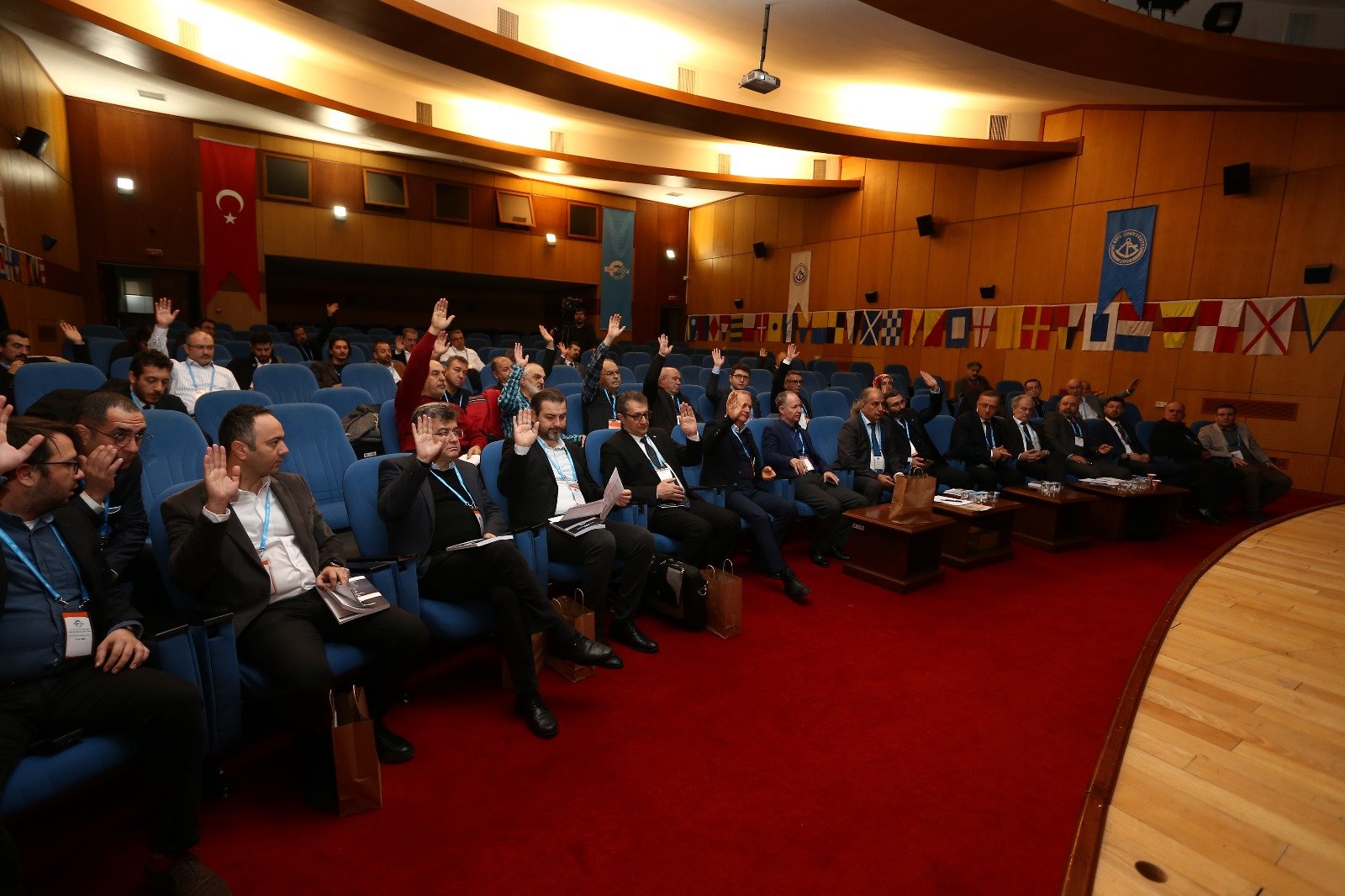 “İnsanı merkezine koyan bir yönetim sergilemeliyiz”
