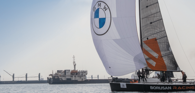 İstanbul’da yelken geçidi