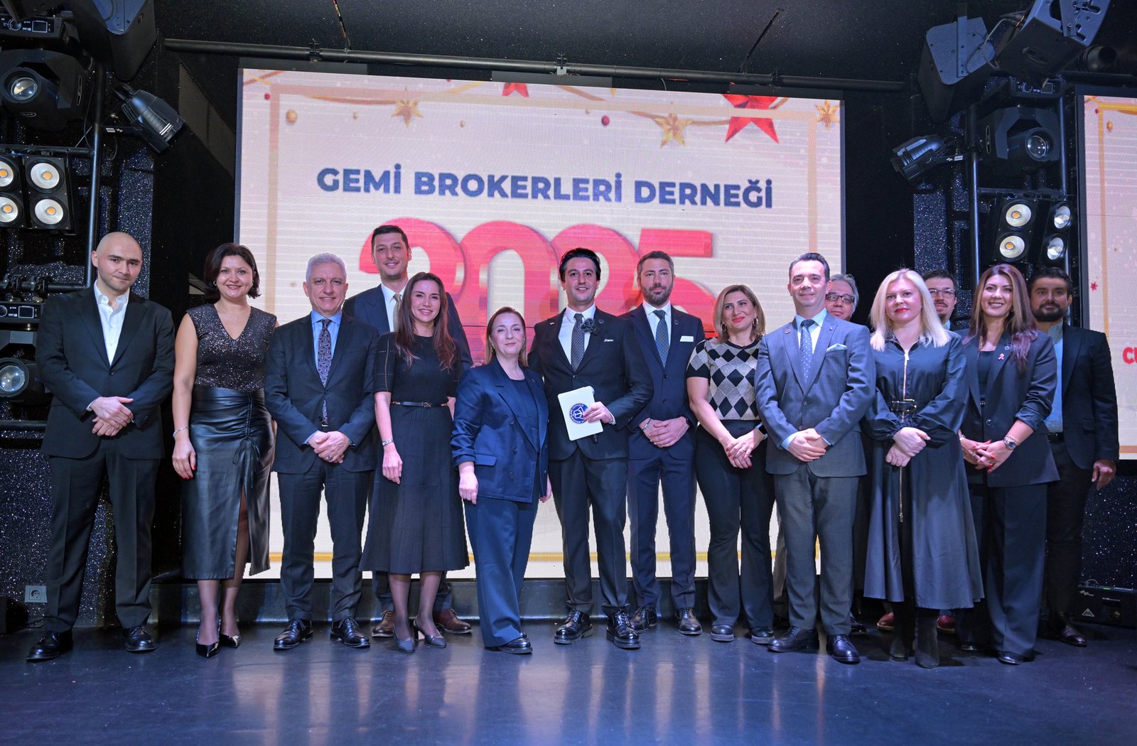 Gemi Brokerleri Derneği’nin Eğlencesi, Kız Öğrencilere Bursla Taçlandı