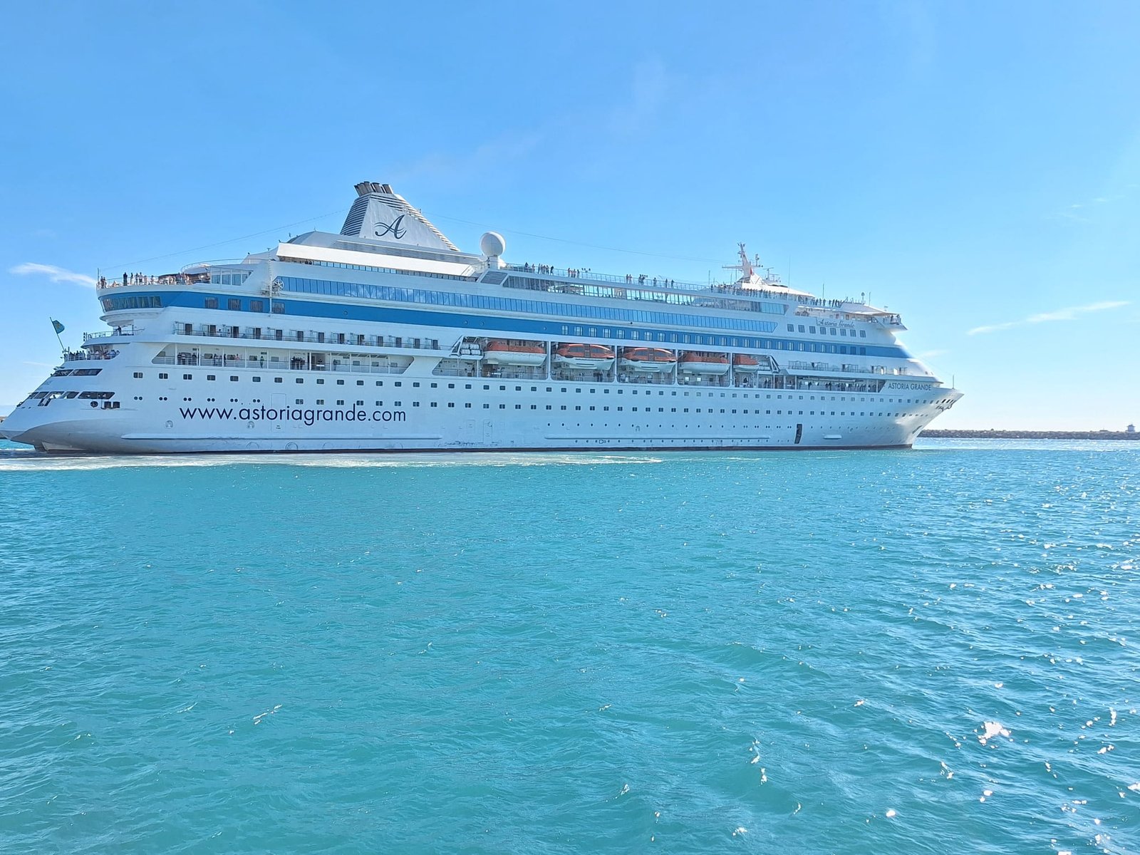 M/V Astoria Grande, Antalya Limanı’na geldi