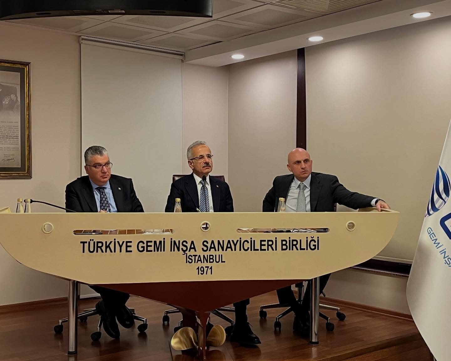 Bakan Uraloğlu, GİSBİR’i ziyaret etti: Gemi inşada yerlilik hedefi yükseliyor