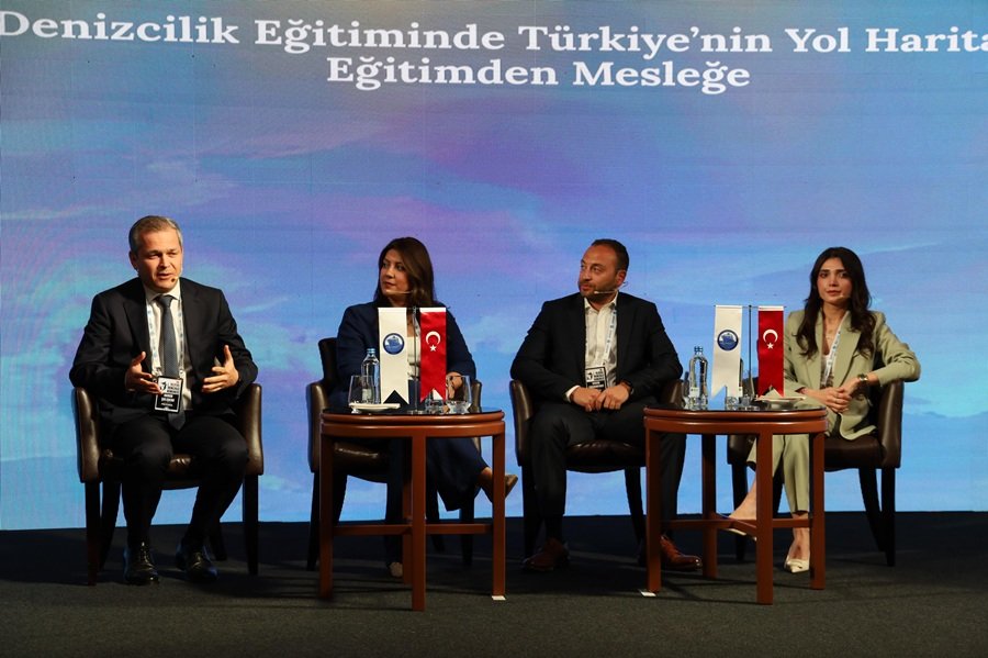 24. Ulusal Denizkızı Kongresi’nde geleceğin denizcileri sahne aldı